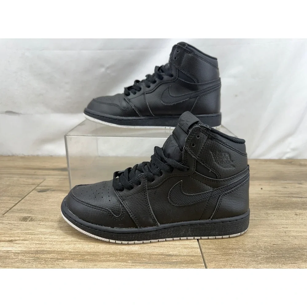 Nike Air Jordan 1 Retro High Triple Black Kids Shoes 575441-002 Size 6Y